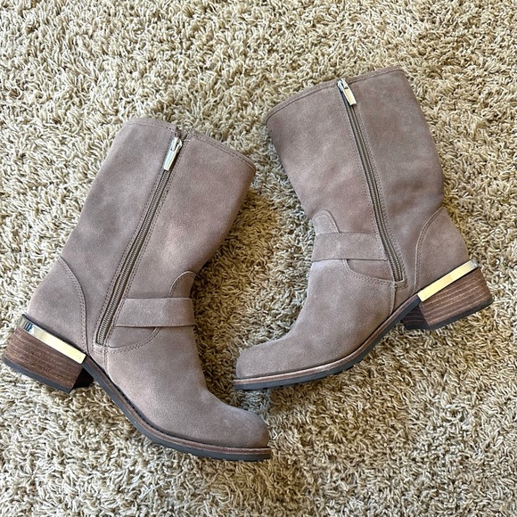 Vince, Camuto, WadeLyn suede moto boot, beige with chrome buckles, and details - Picture 3 of 7